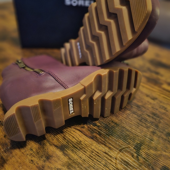 Sorel Wedge Boots - Picture 5 of 14